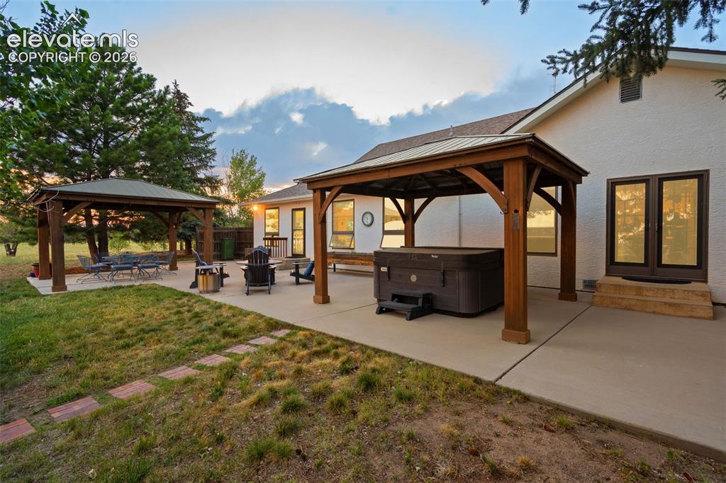 Image 40 of 48: Bonus room in barn
