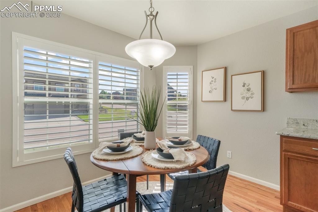 Image 13 of 50: Dining Area