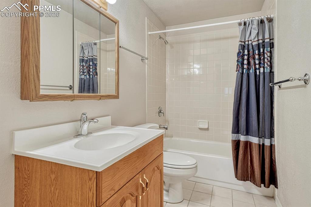 Image 35 of 49: Bathroom