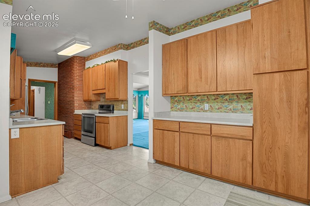 Image 13 of 46: Kitchen