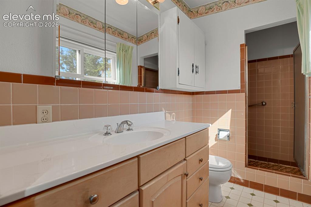 Image 19 of 46: Bathroom