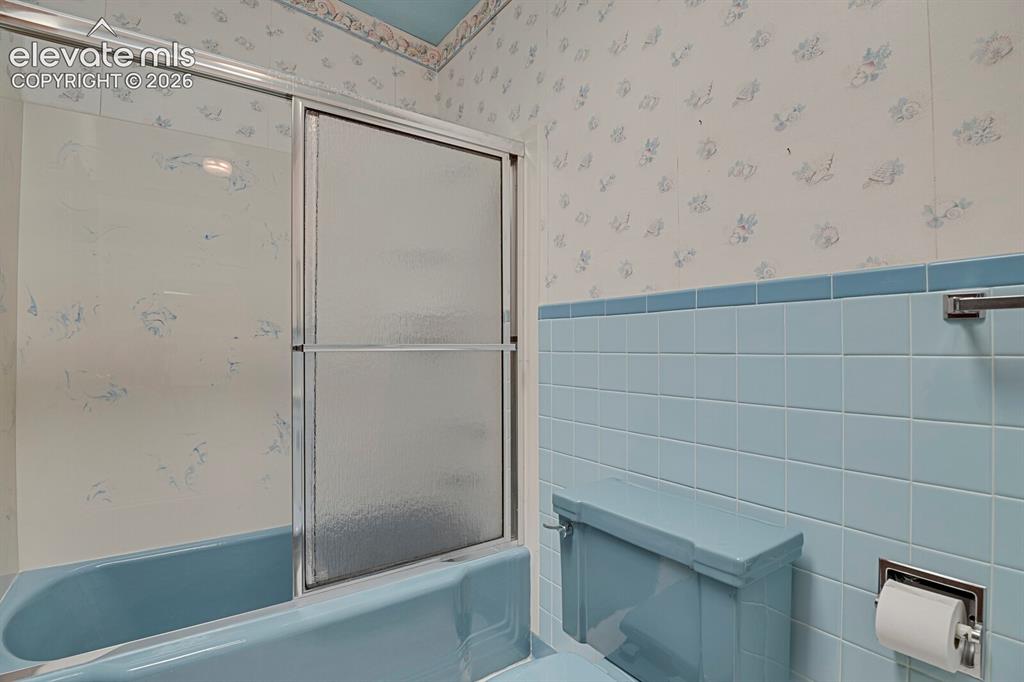 Image 25 of 46: Bathroom