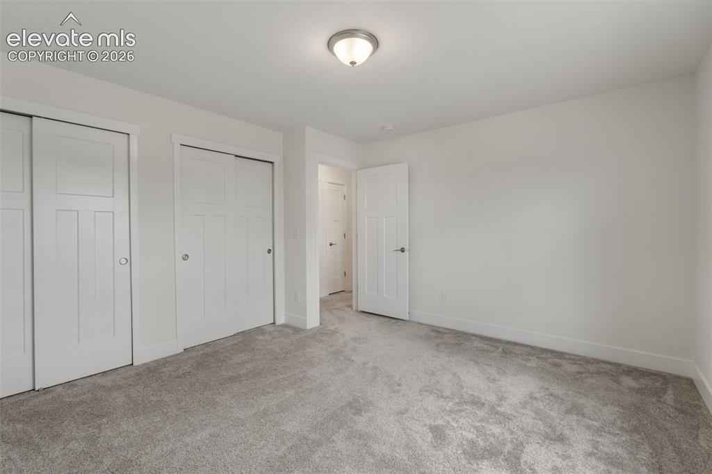 Image 32 of 50: Plush gray carpeting with white trim