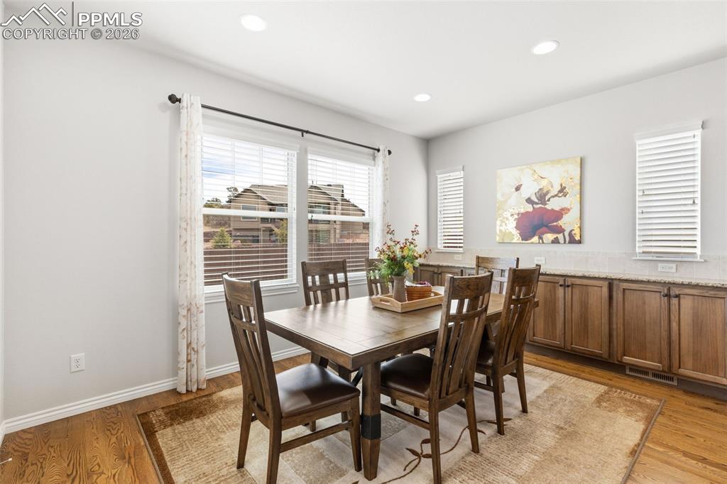Image 13 of 43: Dining Area