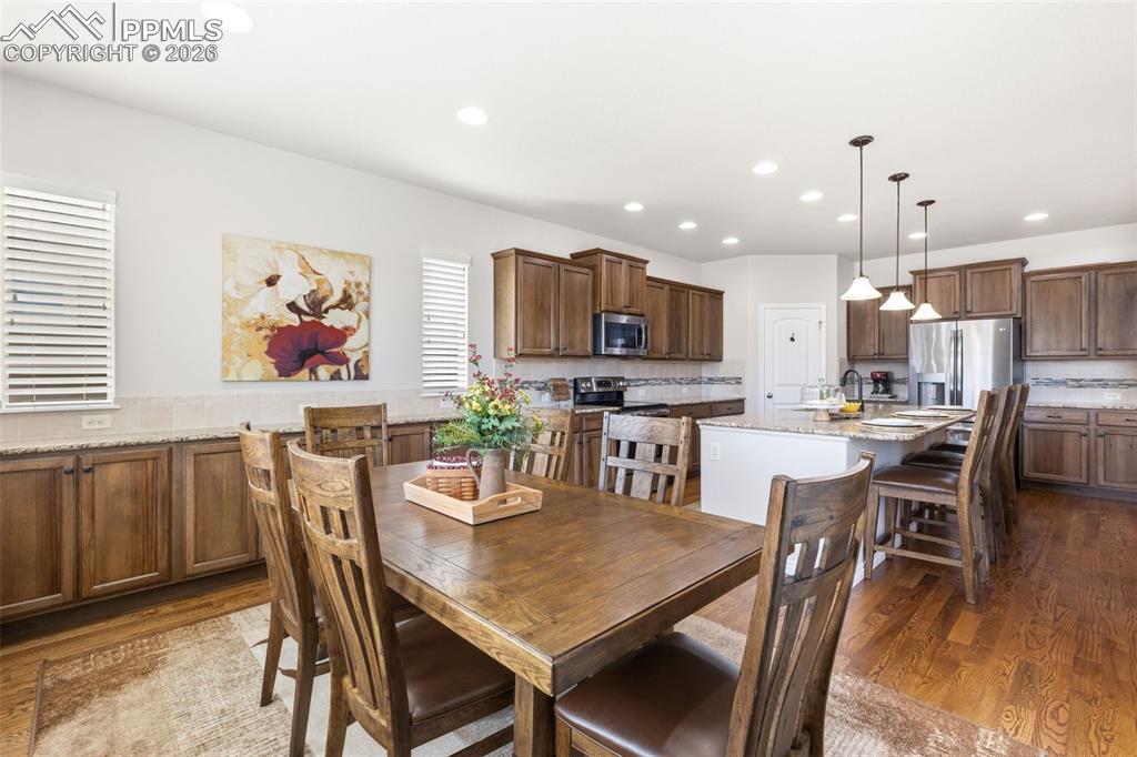 Image 14 of 43: Dining Area