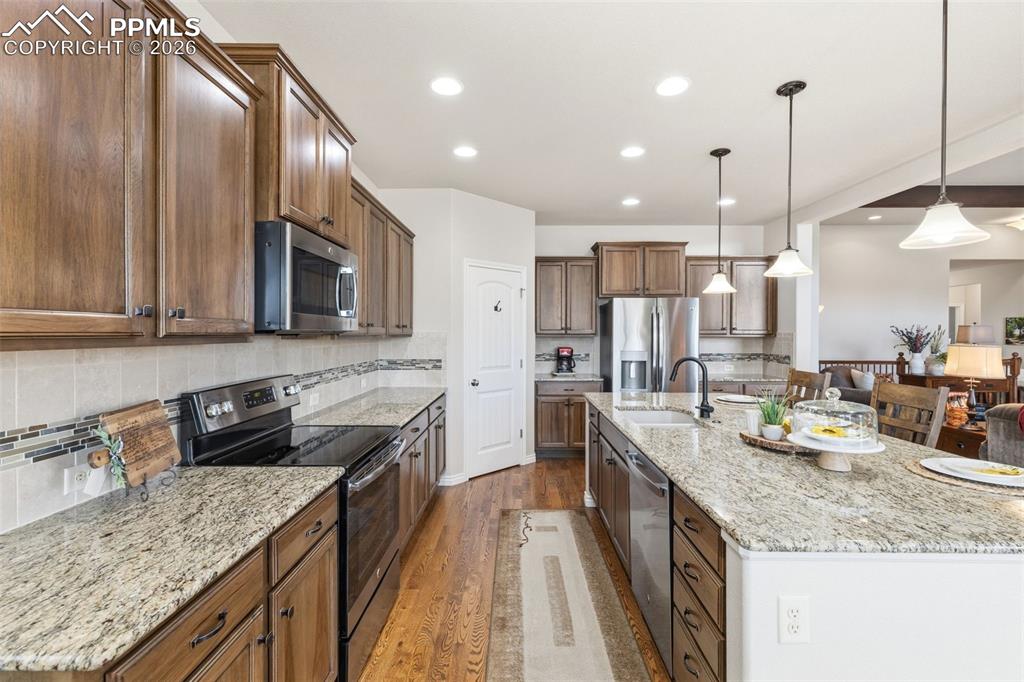Image 15 of 43: Kitchen