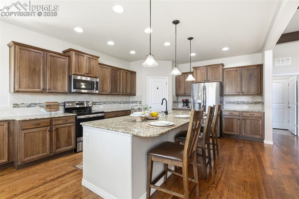 Image 17 of 43: Kitchen