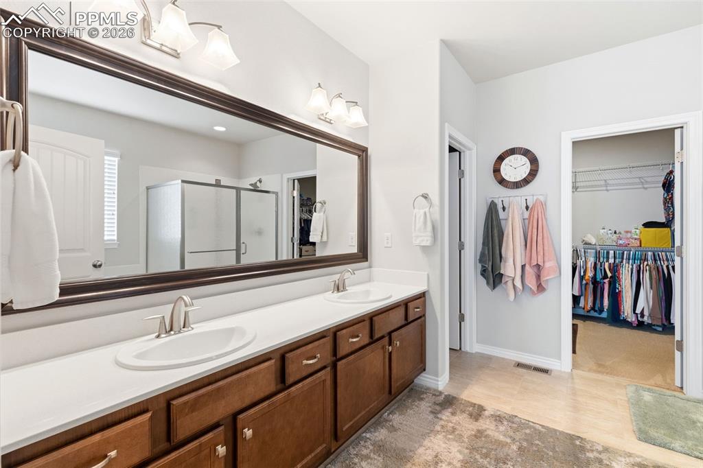 Image 21 of 43: Gorgeous new quartz counters