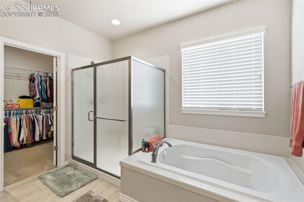 Image 22 of 43: Bathroom