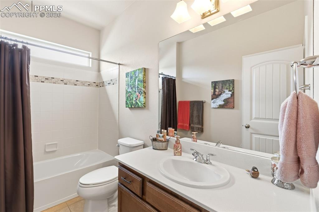 Image 24 of 43: Full bathroom on main