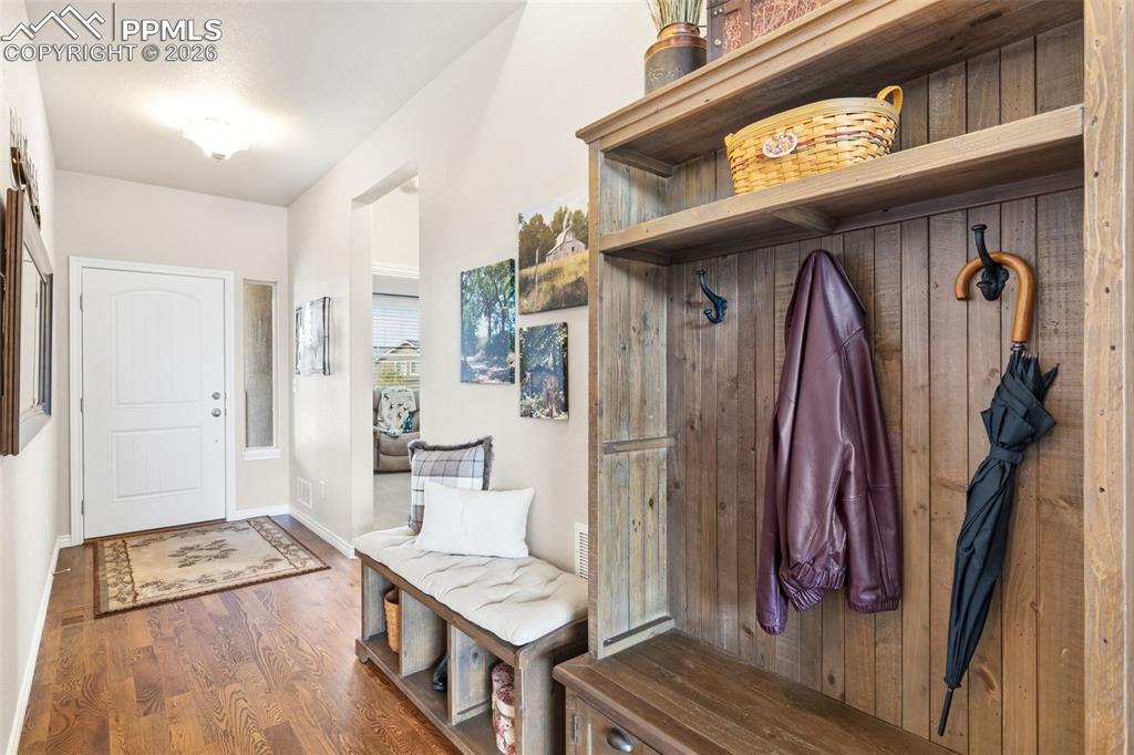 Image 6 of 43: Foyer