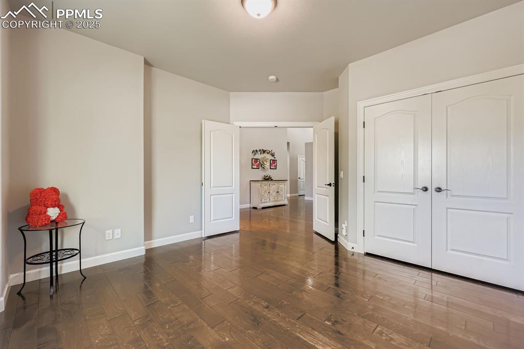 Image 22 of 29: Bedroom