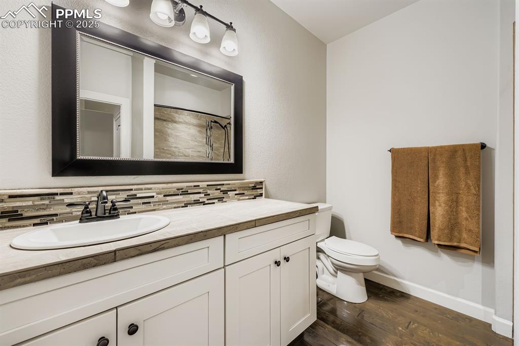 Image 24 of 29: Bathroom