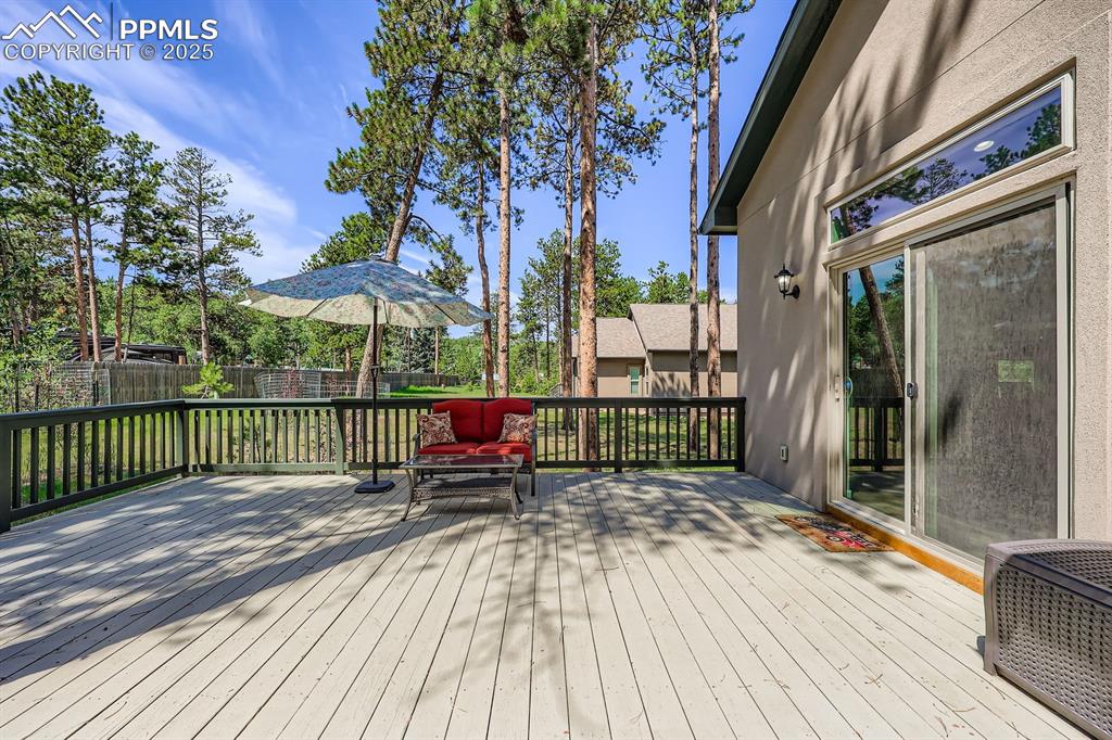 Image 26 of 29: Deck