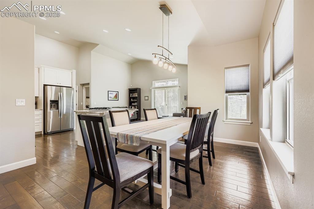 Image 9 of 29: Dining Area