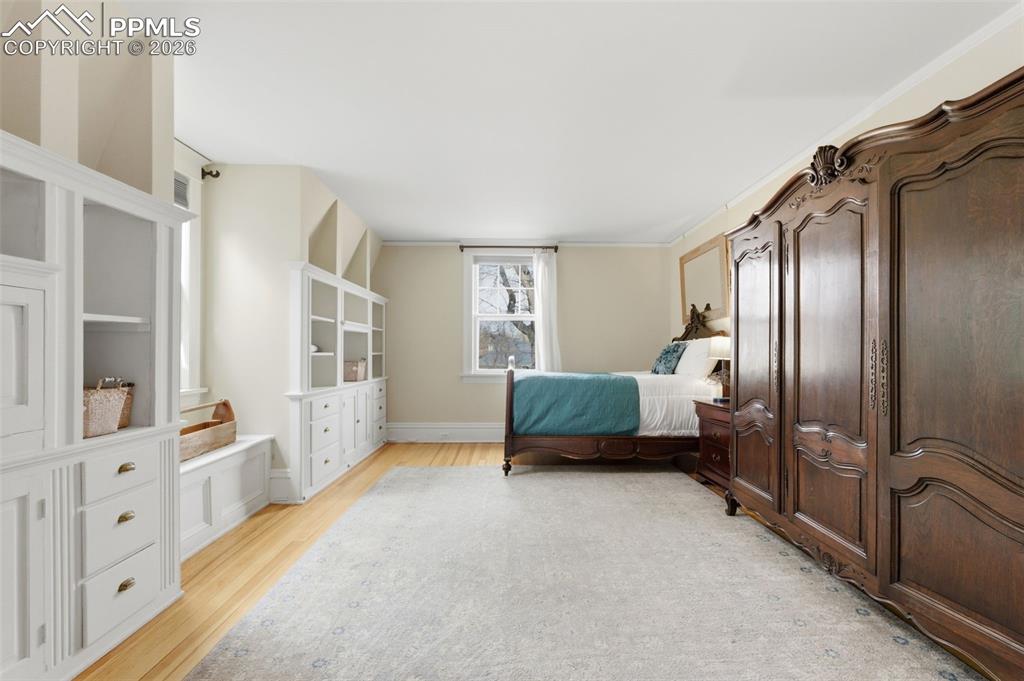 Image 18 of 39: Bedroom 3 of 7