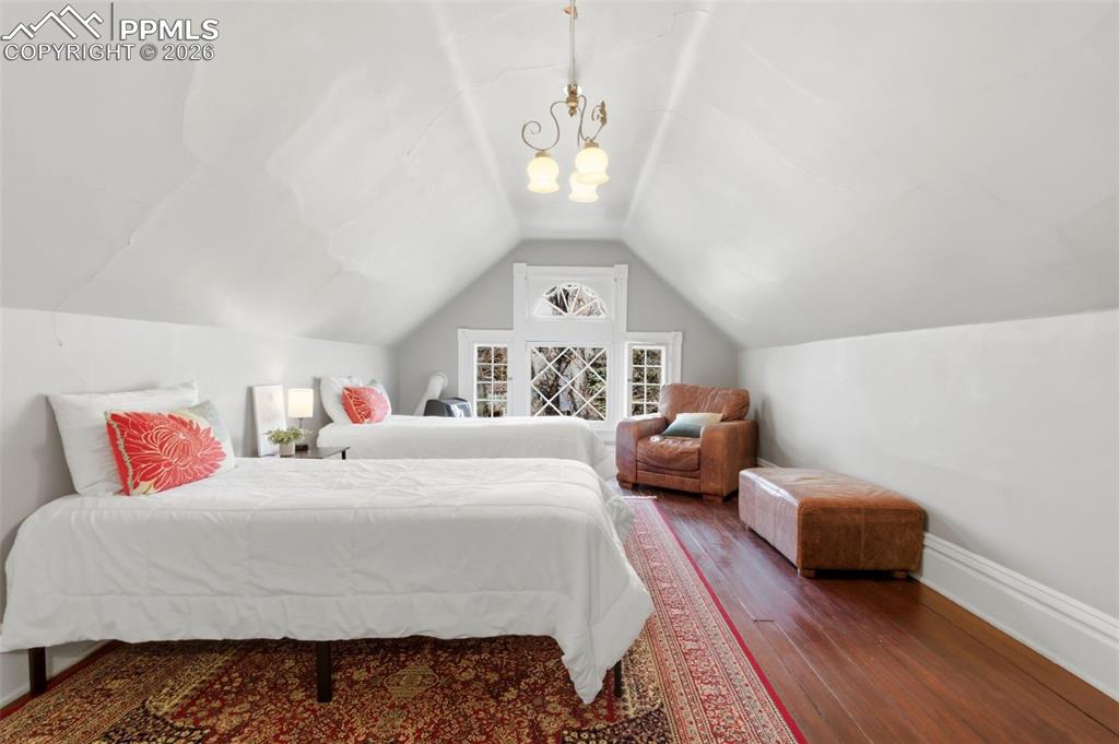 Image 23 of 39: Bedroom 5 of 7