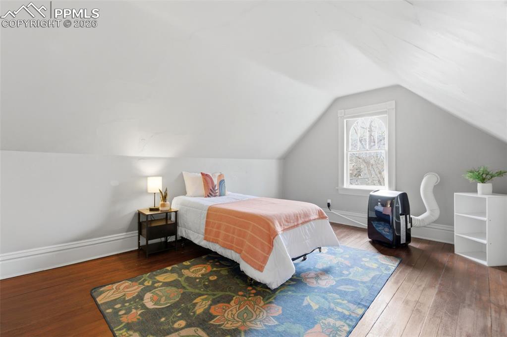 Image 24 of 39: Bedroom 6 of 7