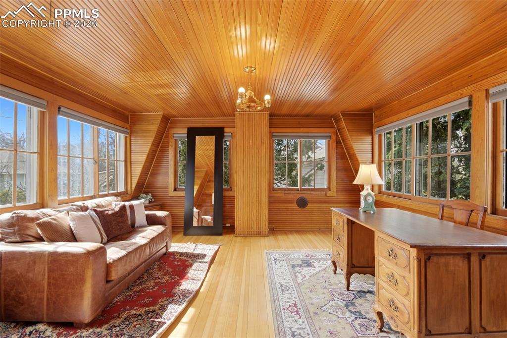 Image 25 of 39: Upper Office