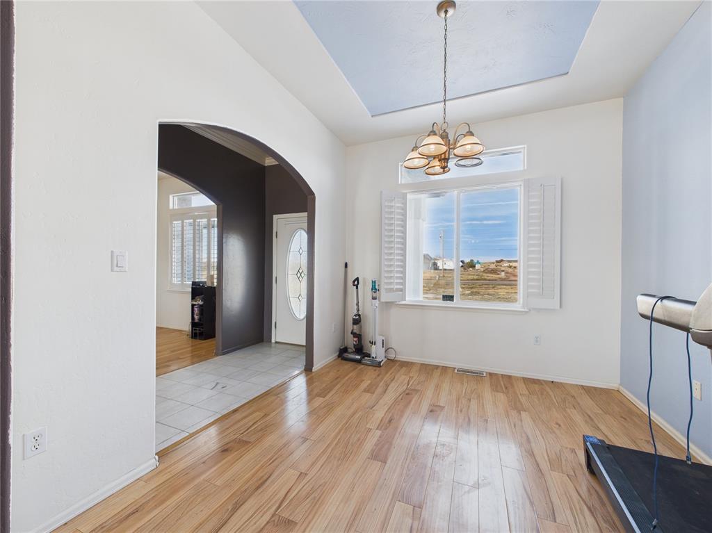 Image 11 of 43: Entry