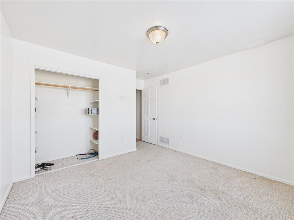 Image 33 of 43: Bedroom