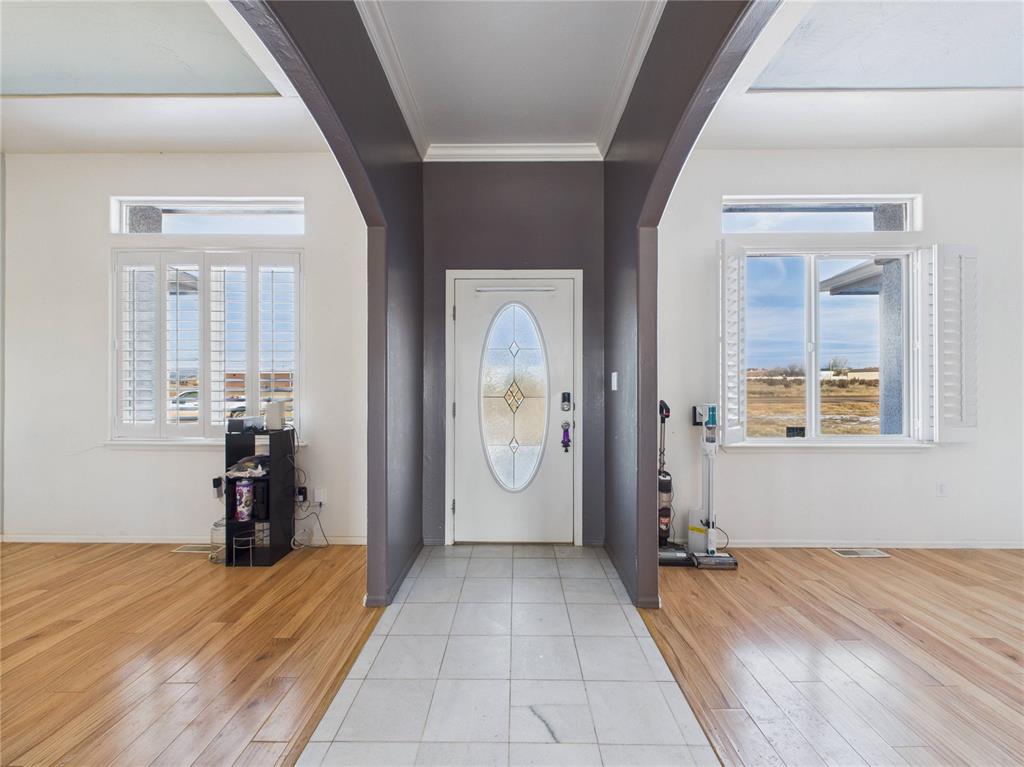 Image 6 of 43: Entry