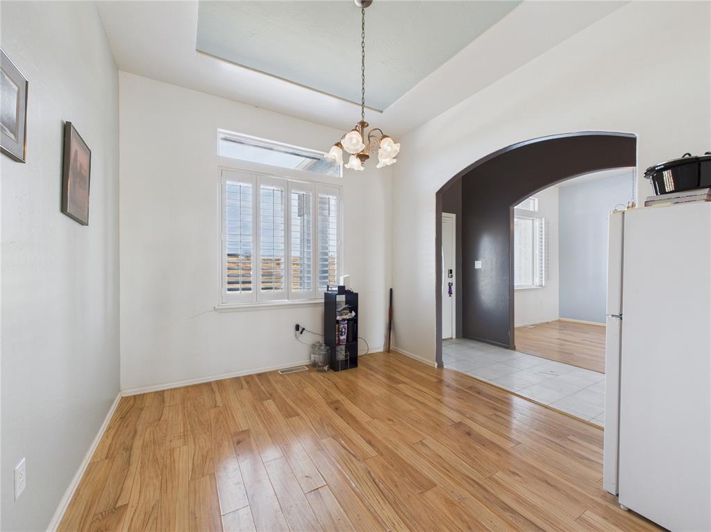 Image 7 of 43: Dining Area