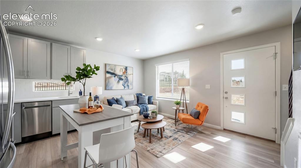 Image 5 of 28: *Photos of a model home*