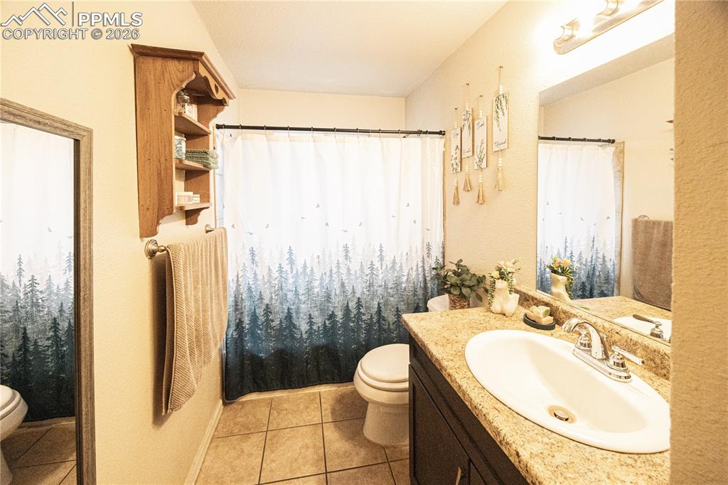 Image 8 of 22: Upstairs full bath 