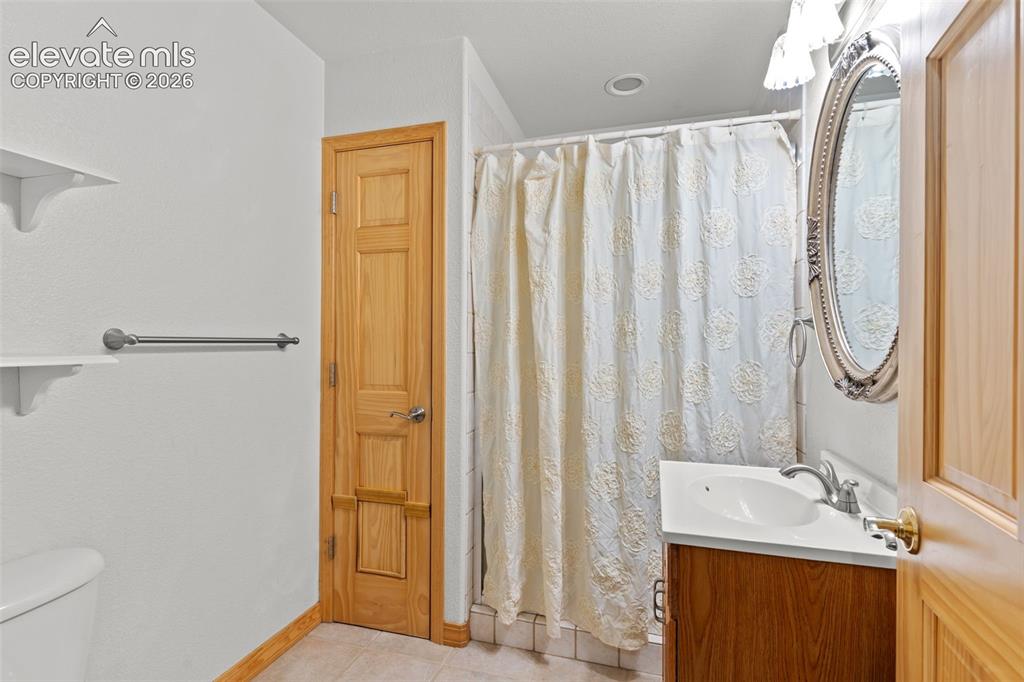 Image 30 of 39: Bathroom