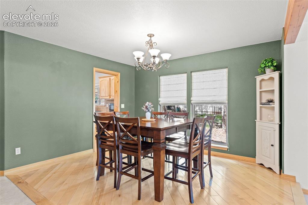Image 7 of 39: Dining Area