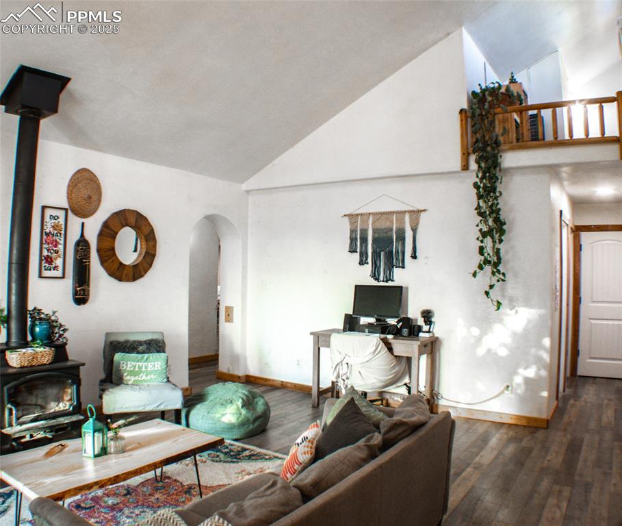 Image 13 of 50: Living Room