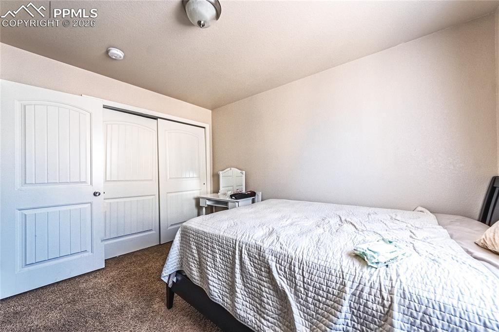 Image 22 of 29: Bedroom