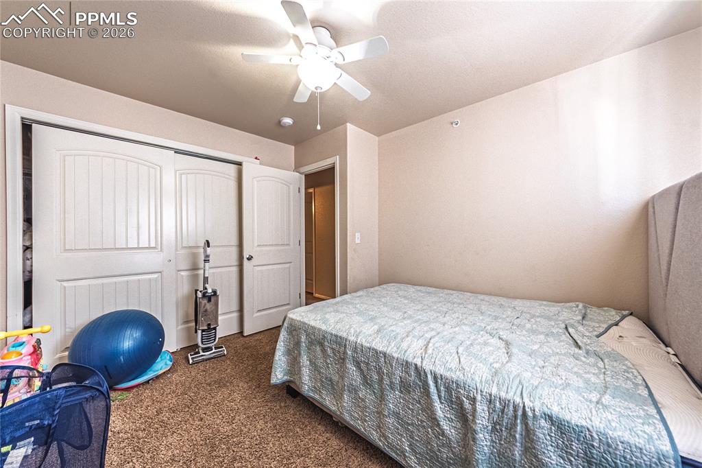 Image 24 of 29: Bedroom