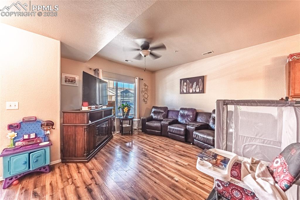 Image 5 of 29: Living Room