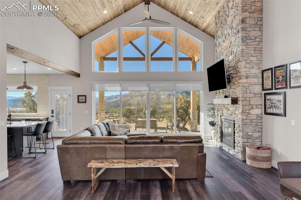 Image 11 of 50: Living Room