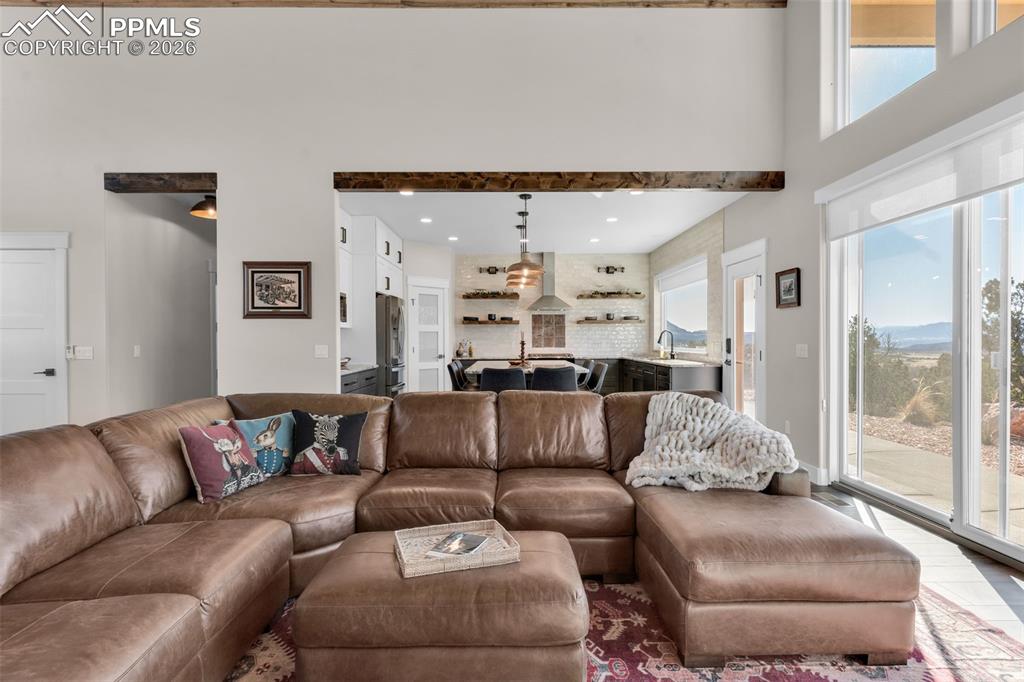 Image 18 of 50: Living Room