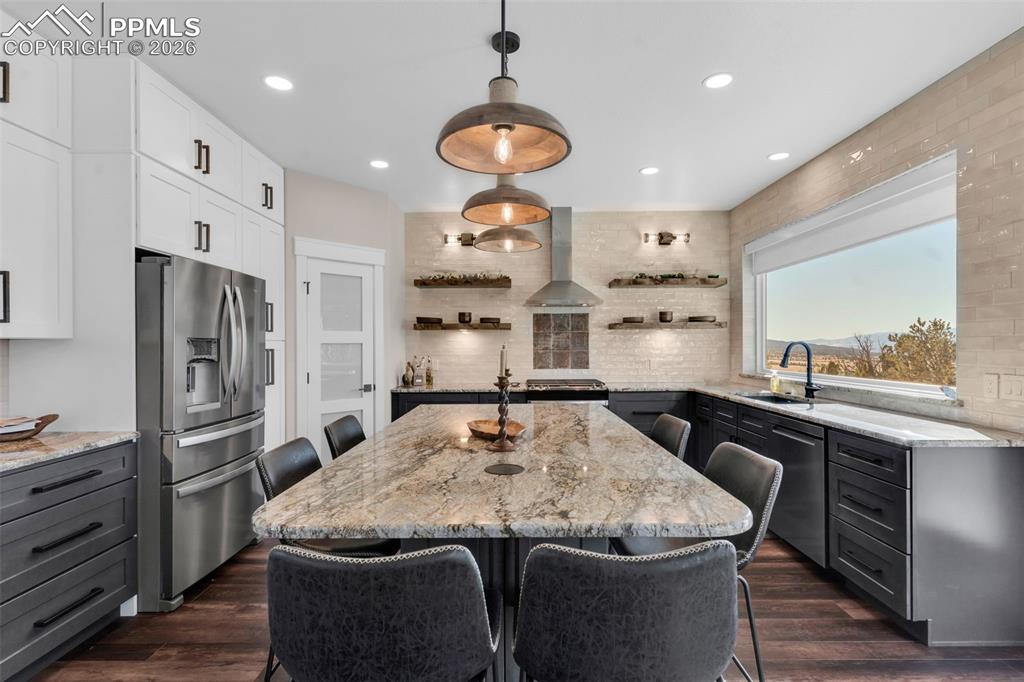 Image 22 of 50: Kitchen