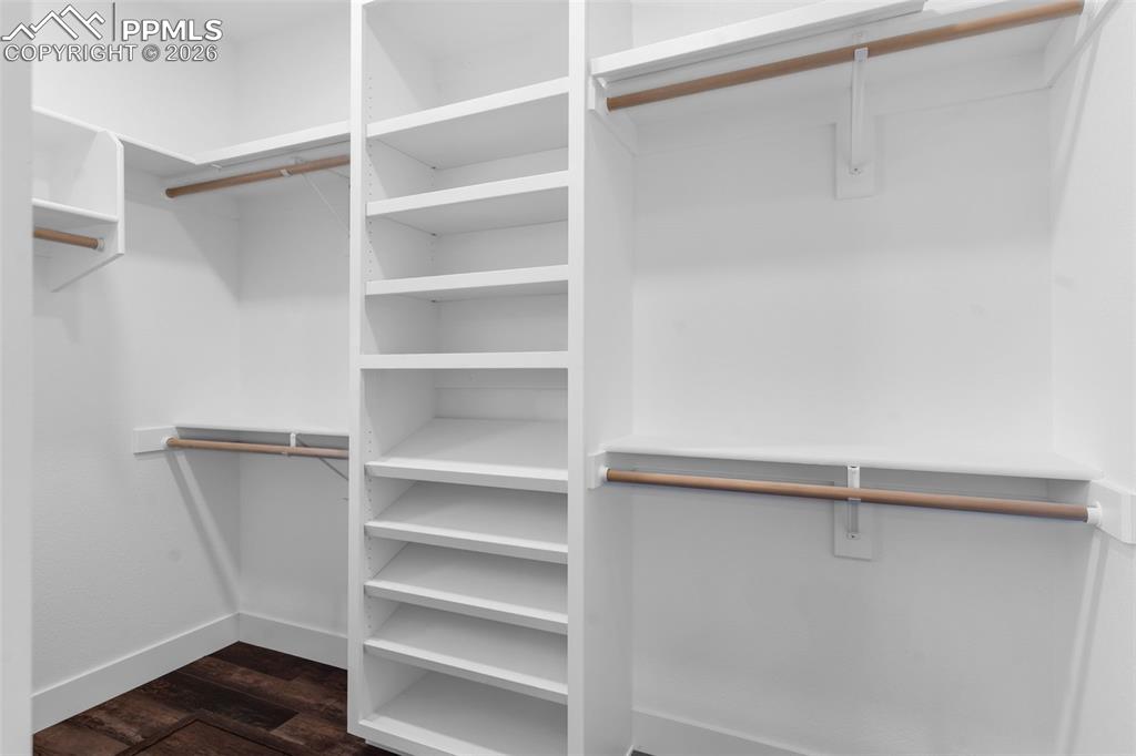 Image 33 of 50: Closet