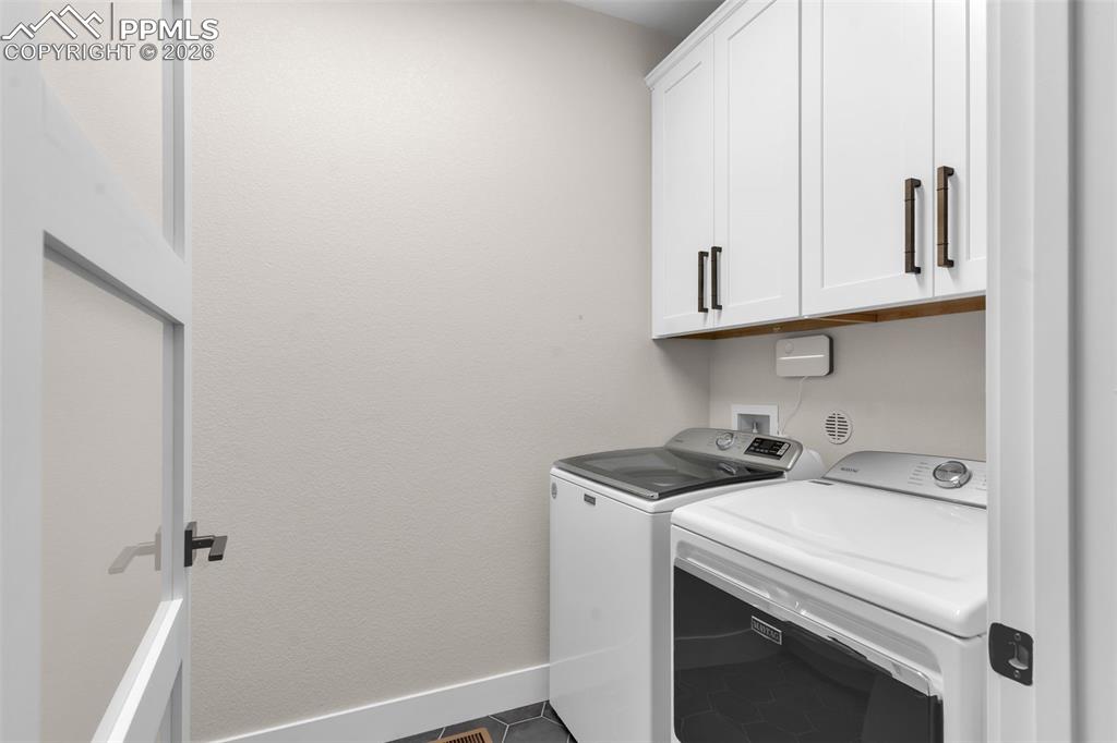 Image 36 of 50: Laundry