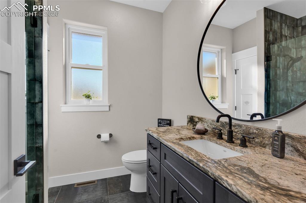 Image 37 of 50: Bathroom