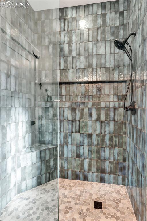 Image 38 of 50: Bathroom