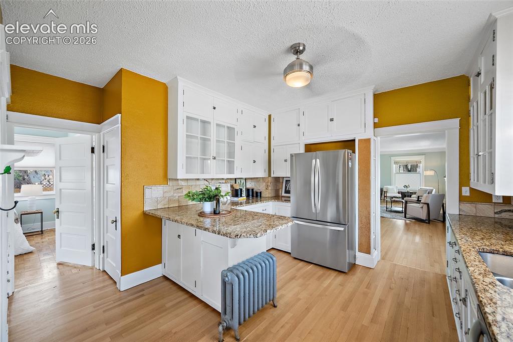 Image 14 of 35: Kitchen
