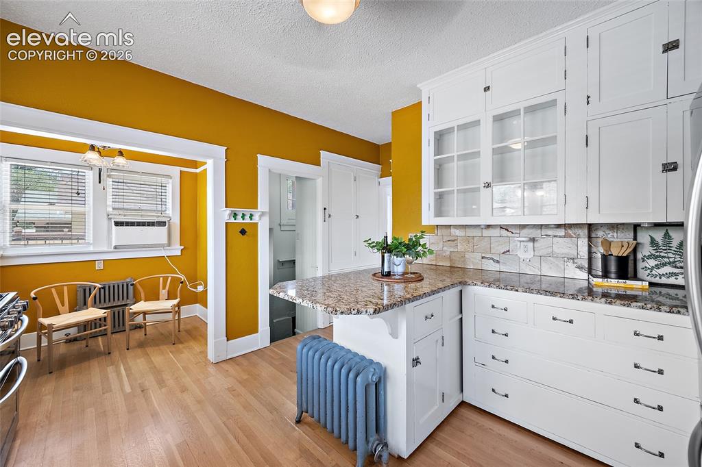 Image 16 of 35: Kitchen