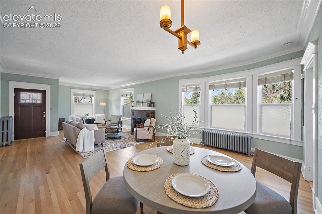 Image 6 of 35: Dining Area