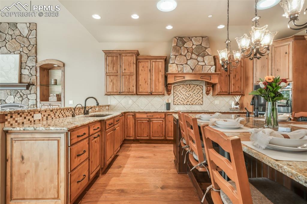 Image 17 of 50: Living Room