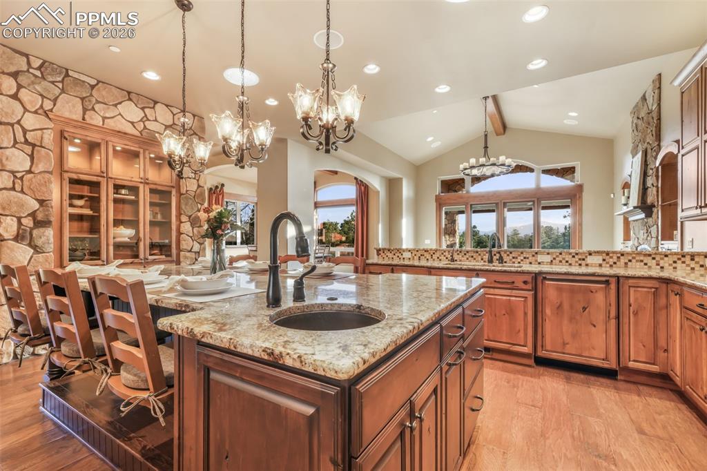 Image 18 of 50: Living Room