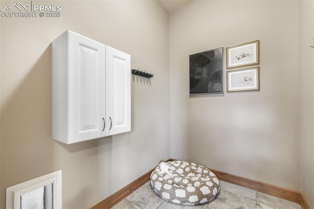 Image 21 of 50: Kitchen