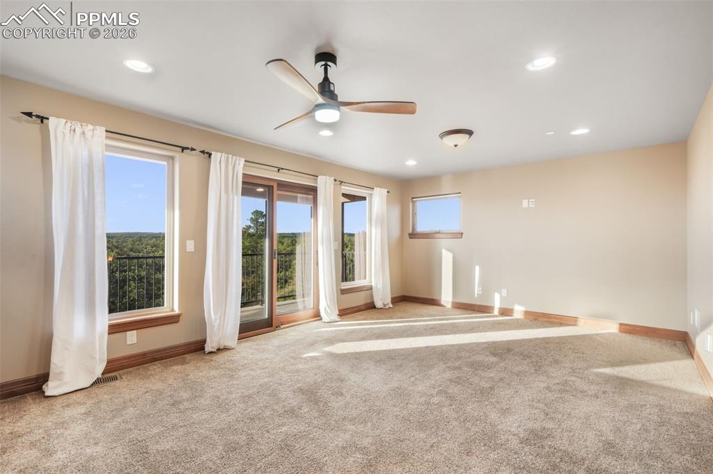 Image 29 of 50: Bathroom