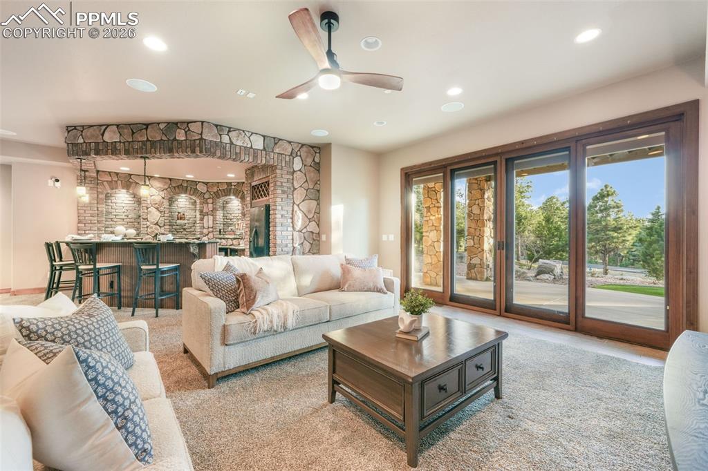 Image 33 of 50: Loft